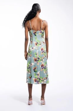 FLORAL PICTURE OF CLASS SATIN SLIP DRESS 10 FLORAL PICTURE OF CLASS SATIN SLIP DRESS -AKIRA Shop floral picture of class satin slip dress light green 4 4