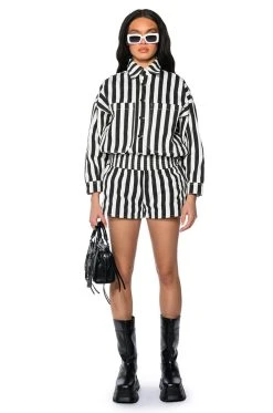 HOLIDAY PULL ON STRIPE SHORT 14 HOLIDAY PULL ON STRIPE SHORT -AKIRA Shop holiday pull on stripe short black white 4 4 c1