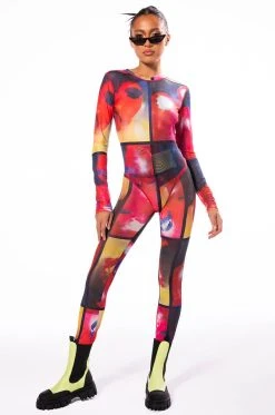 Alternative view of THINKING OF A PLACE MESH LEGGING
